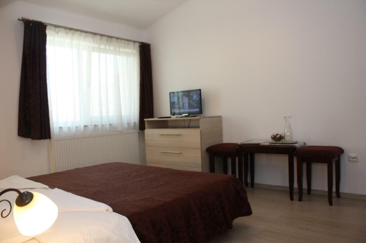 Casa Ianis Hotel Брашов Екстериор снимка